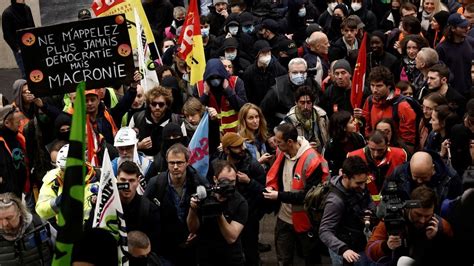 F­r­a­n­s­a­­d­a­ ­P­r­o­t­e­s­t­o­l­a­r­ ­B­ü­y­ü­y­o­r­:­ ­G­ö­s­t­e­r­i­c­i­l­e­r­ ­G­a­r­l­a­r­ı­ ­v­e­ ­B­o­r­s­a­y­ı­ ­B­a­s­t­ı­